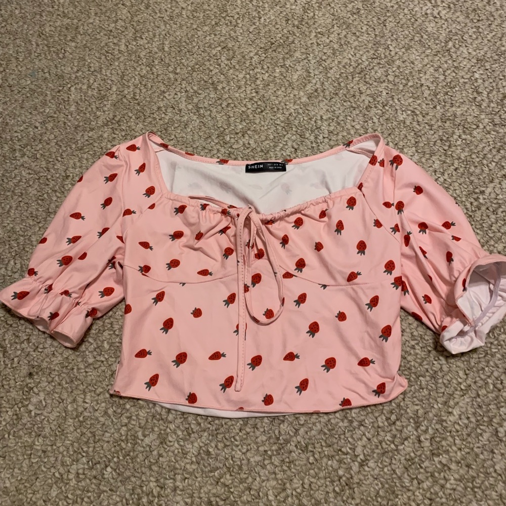 super sweet strawberry crop top!